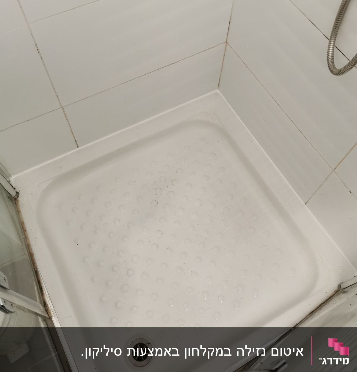 מגש מקלחת עם ניקוז ומקלחת יד